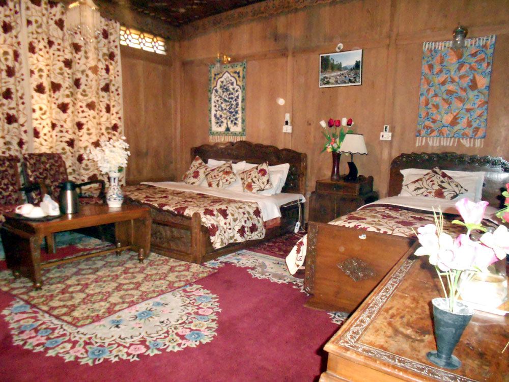 Young Morning Star House Boat